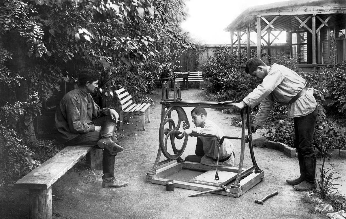 Сыновья - История России в фотографиях
