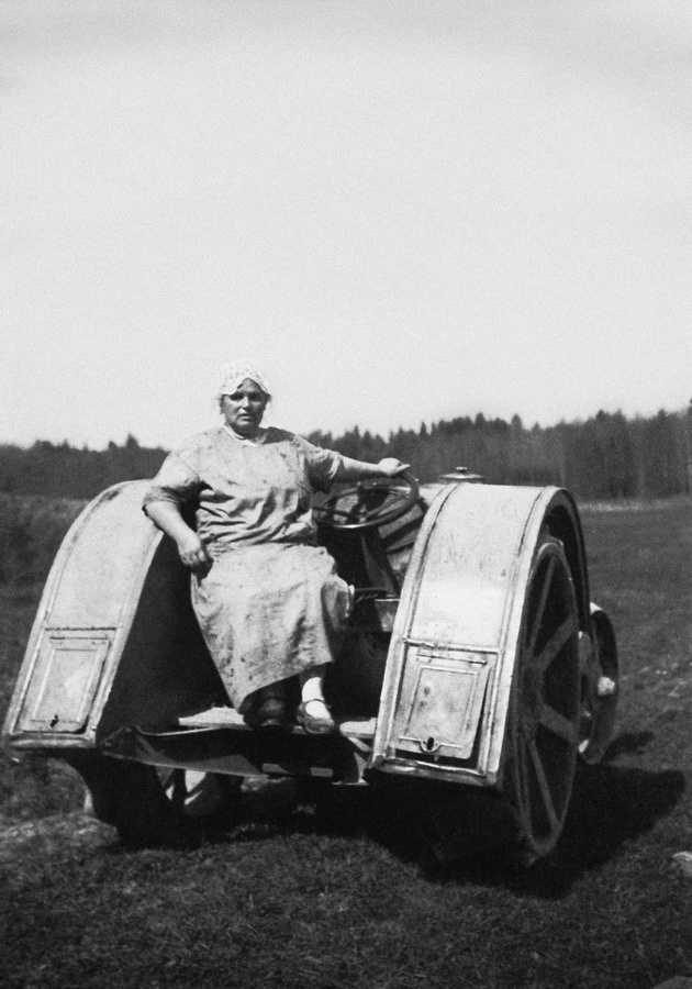 Из серии «Портреты», 1928 - 1936. Выставки: «"С утра до ночи колокол звонит". Фотографии и дневники Михаила Пришвина», «Михаил Пришвин. Портреты» и видео «Михаил Пришвин» с этой фотографией.