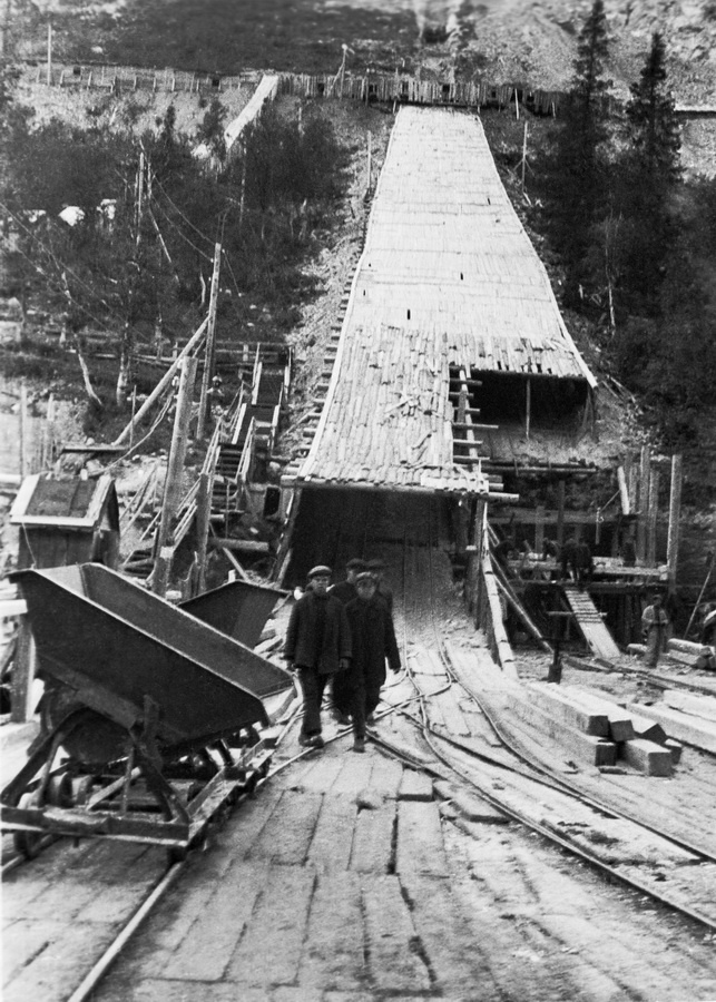 Из серии «Беломорско-Балтийский канал. Шлюз № 10», 1933 год, Автономная Карельская ССР. Выставка «"С утра до ночи колокол звонит". Фотографии и дневники Михаила Пришвина» с этой фотографией. 