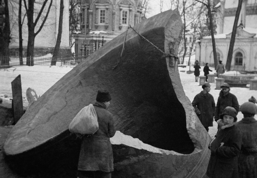 Из серии «Колокола. Сергиев Посад», 1930 год, Московская обл., г. Загорск. Ныне Сергиев Посад.Выставка «"С утра до ночи колокол звонит". Фотографии и дневники Михаила Пришвина» с этой фотографией. 