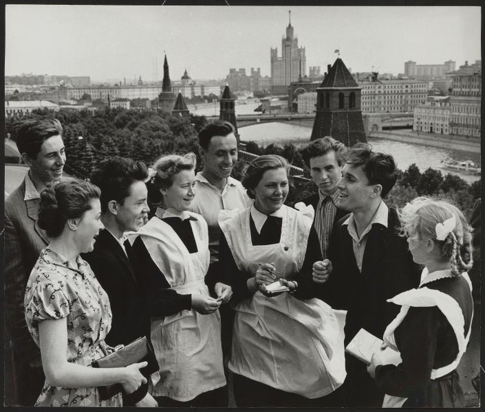 Старшеклассники, 1950-е, г. Москва. Выставка «15 лучших фотографий Александра Устинова» с этой фотографией 