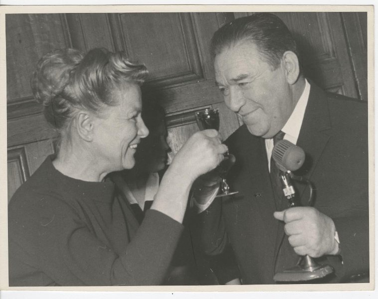 Ант беру және порно ұлдары