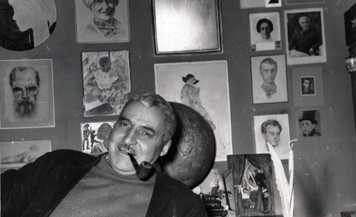 Константин Симонов, 1960-е. Выставка «Глобус – это чучело Земли» с этой фотографией. 