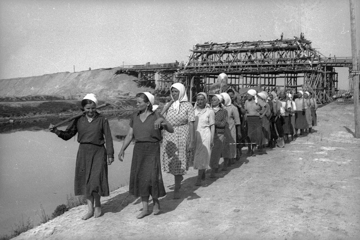 Женщины неженских профессий - История России вфотографиях