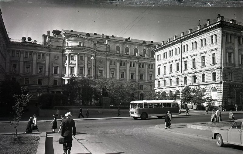 Московская государственная консерватория, 1955 - 1965, г. Москва. Выставка «Московская консерватория. Большой зал» и видео «Арам Хачатурян» с этой фотографией.