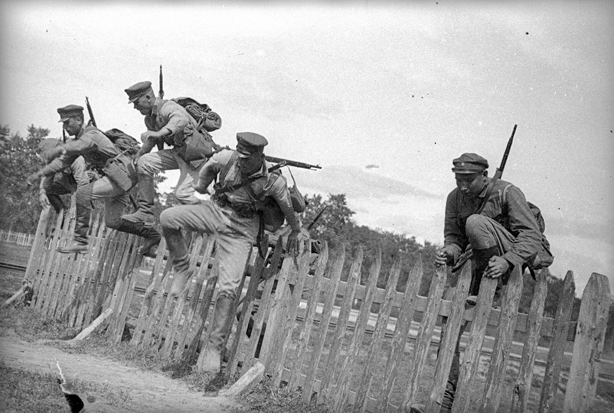 «Скорей бы ужин и отбой, скорей бы дембель и домой» - История России в  фотографиях