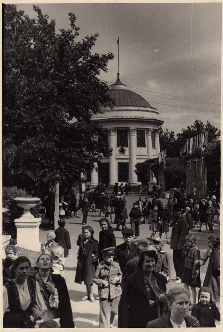 Парк у дворца пионеров киров фото