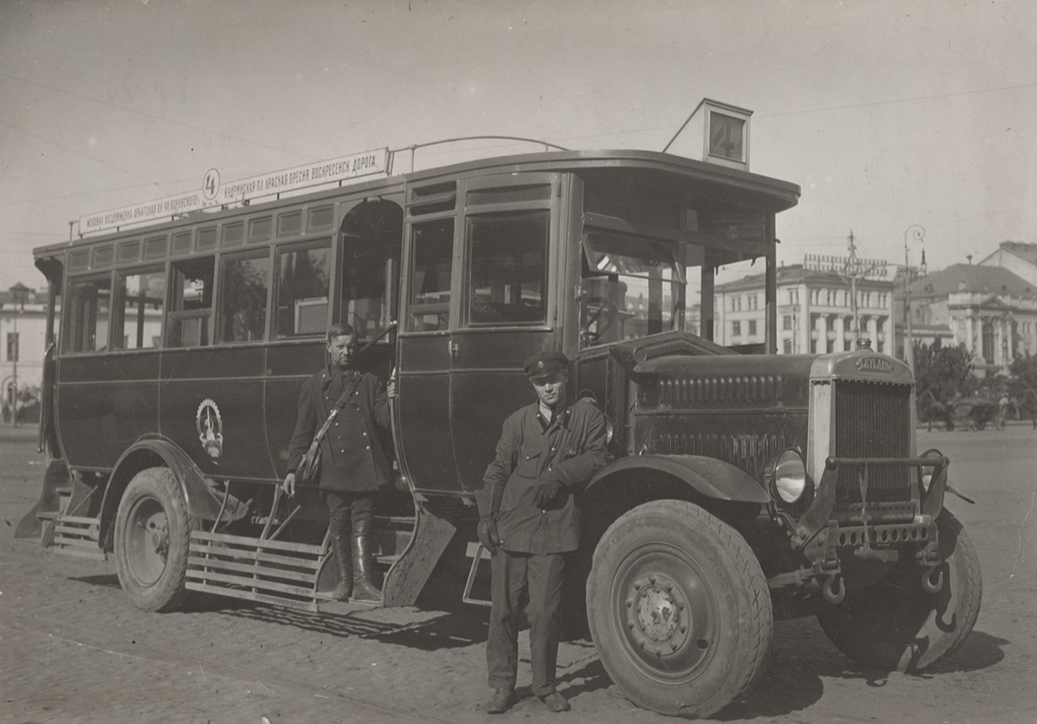 Московский автобус - История России в фотографиях