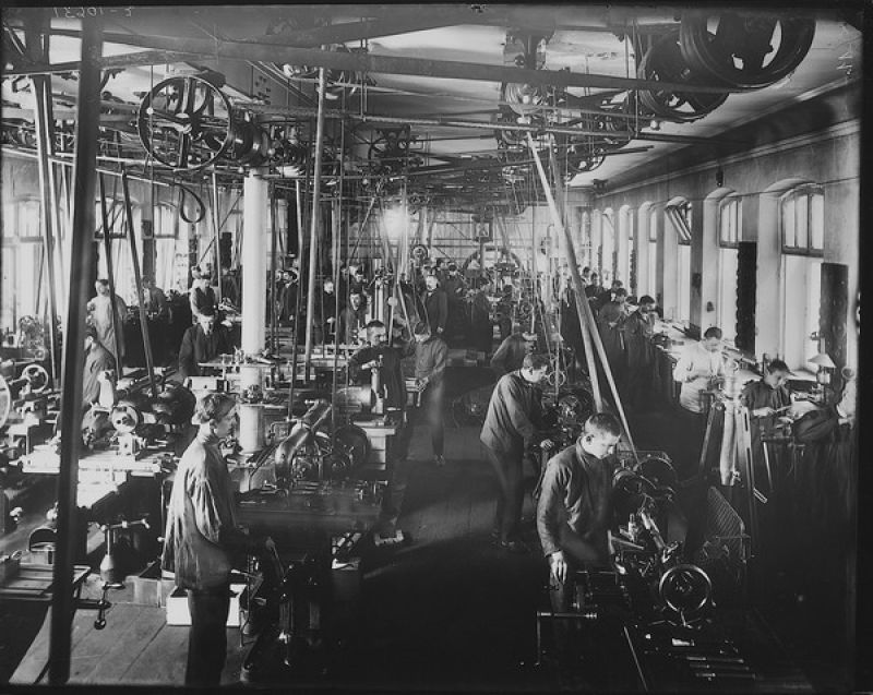 Цех Механического завода Г. М. Пек, 22 июня 1912, г. Санкт-Петербург. Выставка «Дореволюционная Россия: производство» с этой фотографией. 