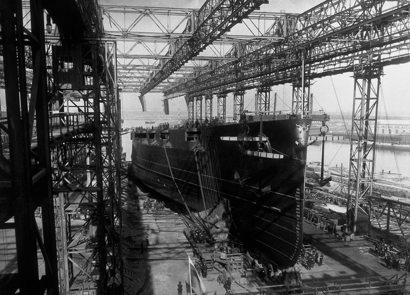 Николаевский судостроительный завод. Корабль перед спуском на воду, 1914 год, г. Николаев. Выставка «Дореволюционная Россия: производство» с этой фотографией. 