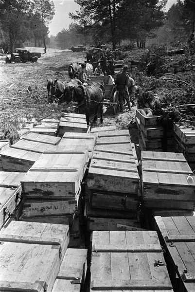 Работа тыла. Грузы. Гужевой транспорт, 1943 год. Выставка «Великая Отечественная война. Тыл» с этой фотографией.