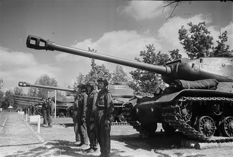 Танкисты генерала Михаила Катукова, 1944 год, Германия. Выставка «Танки, еще танки, еще больше танков!» с этой фотографией.&nbsp;