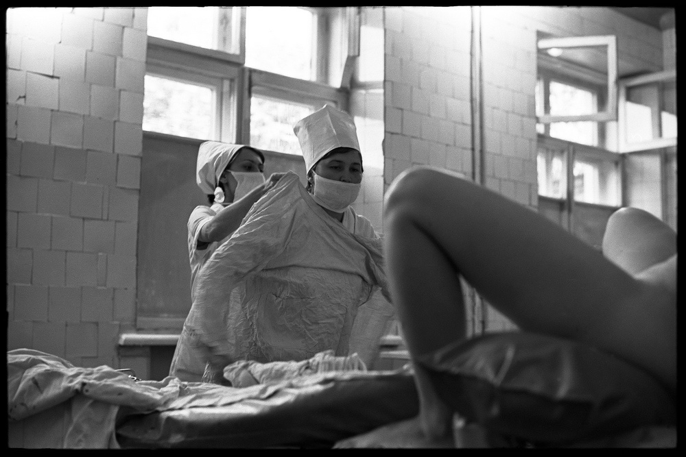 Акушерка, 29 июня 1981, г. Новокузнецк. Выставка «Помощники чуду» с этой фотографией.
