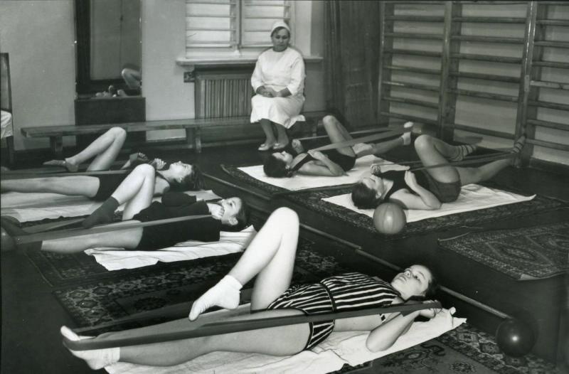 На курсах по лечебной гимнастике, 1955 - 1965