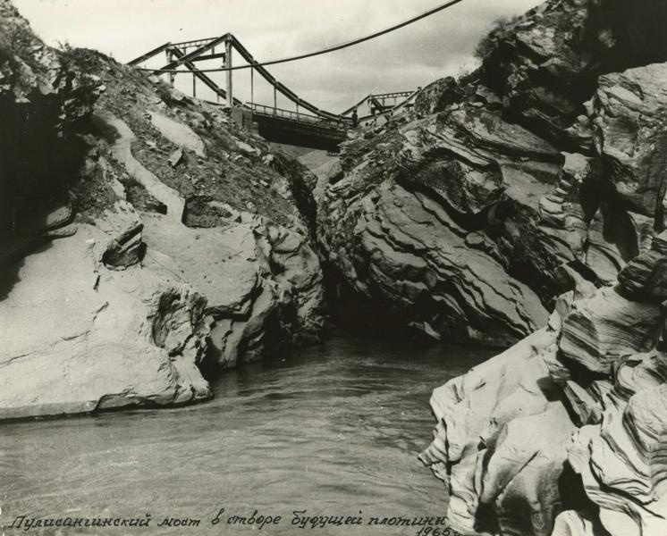 Пулисангинский мост в створе будущей плотины, 1965 год, Таджикская ССР, г. Нурек