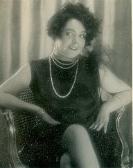 Портрет девушки в плетеном кресле, 1920-е
