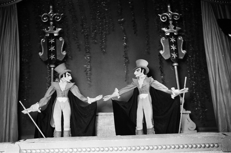 Из серии «Сергей Владимирович Образцов и его театр», 1956 год, г. Москва. Выставка «Театр кукол» с этой фотографией.&nbsp;