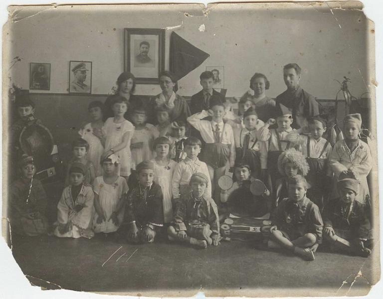 Групповой портрет младших школьников, 1930-е