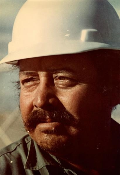 Мужчина в строительной каске, 1960-е
