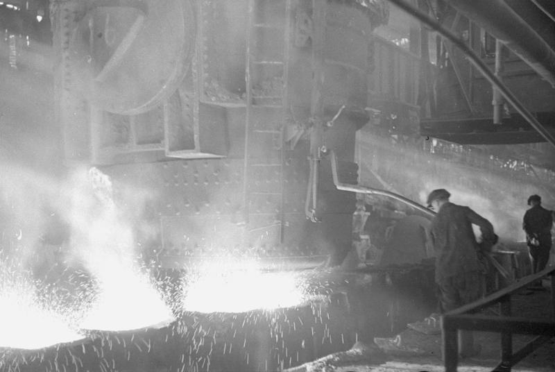 Разлив стали, 1937 год, г. Магнитогорск