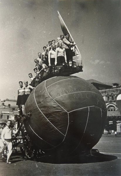 Спортивный парад на Красной Площади, 1936 год, г. Москва. Выставка «Физкультурные парады»&nbsp;и видео «Иван Шагин» с этой фотографией.  