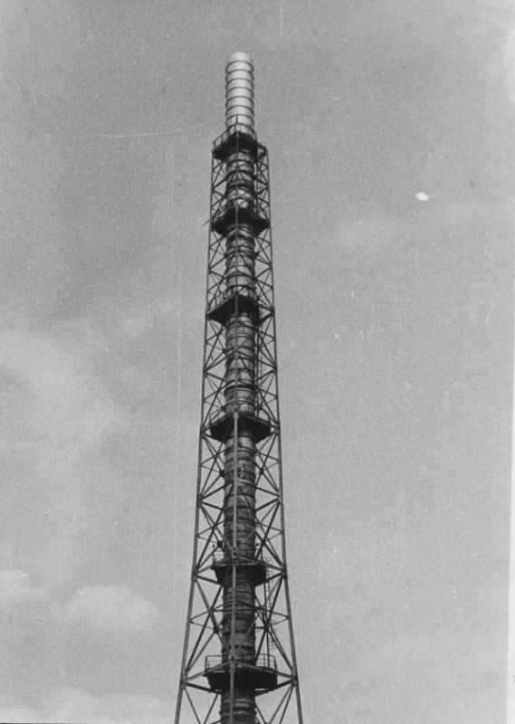 Высотная 108-метровая труба для отвода газов на азотно-туковом заводе, 1970 год, г. Череповец и Череповецкий район