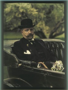 Андрей Александрович Козаков, 1911 - 1912, Таврическая губ., Крым, г. Ялта. Видео «К 180-летию фотографии. Эпизод VII: "Автохром"», выставка «Без погон, но в шляпе» с этой фотографией.