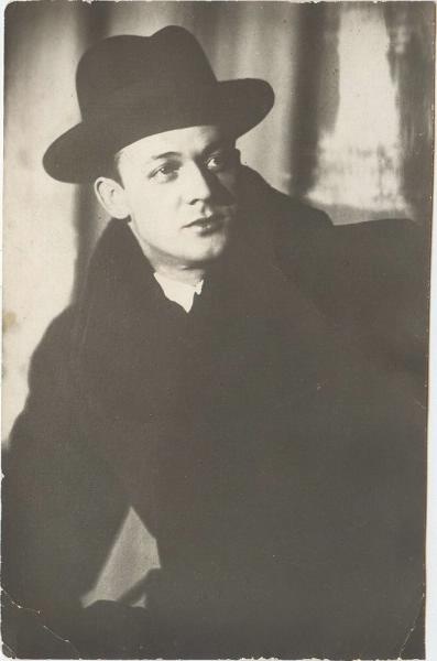 Портрет певца Сергея Лемешева в шляпе, 1930-е