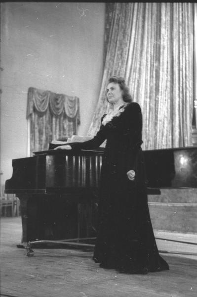 Певица Э. Маазик в Консерватории 3.12.1950 г, 1950-е, г. Москва (?)