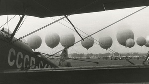 Авиационный праздник на Тушинском аэродроме, 18 августа 1935, Московская обл., пос. Тушино. В 1960 году Тушино вошло в состав Москвы.Выставка&nbsp;«10 лучших фотографий Михаила Прехнера» с этой фотографией.