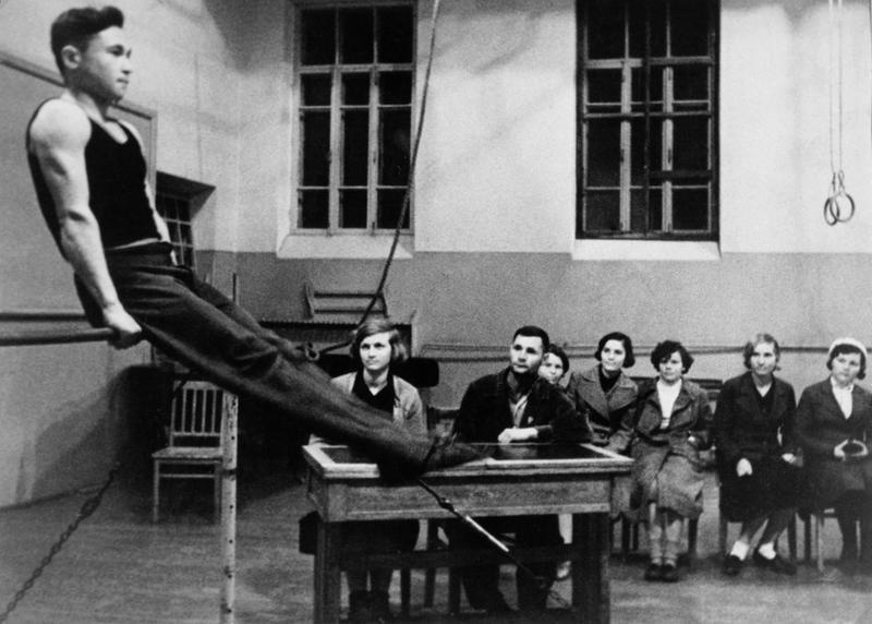 Зачет по физкультуре, 1930-е, Узбекская ССР. Выставка «Учись, студент!» с этой фотографией.&nbsp;