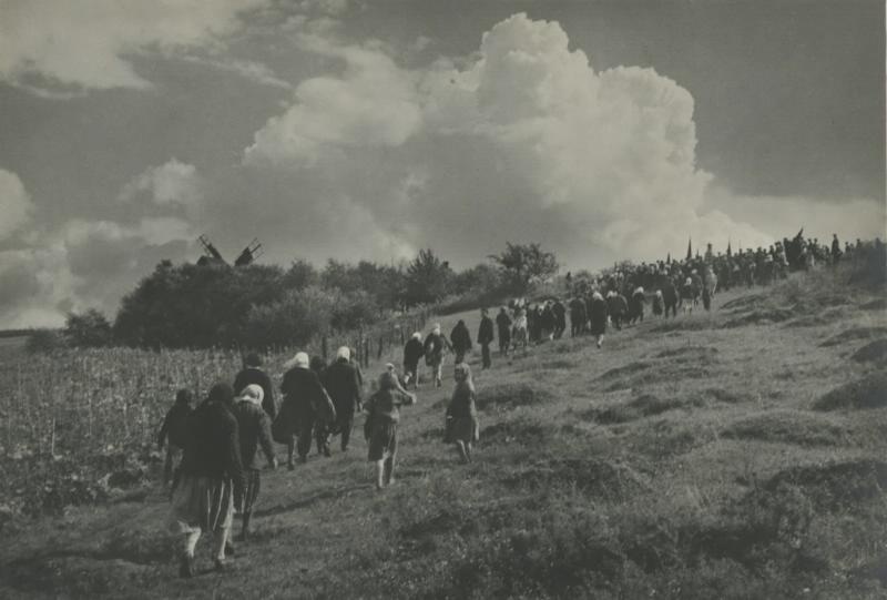 День памяти героев гражданской войны, 1935 - 1939, Украинская ССР, с. Триполье. Выставка «Ветряные мельницы» с этой фотографией.&nbsp;