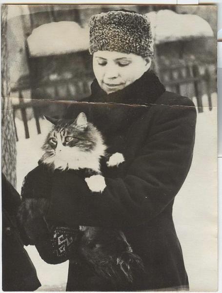 Женщина с кошкой, 1930-е
