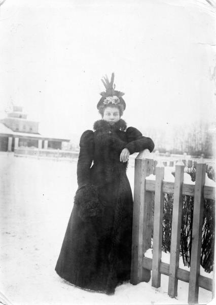 Молодая женщина, 1900-е