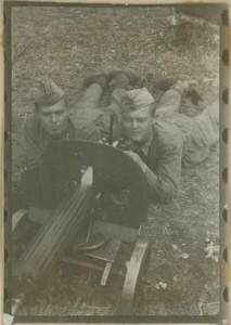Групповой портрет военных, 22 июня 1941 - 9 мая 1945. Выставка «Арон Замский: между кадром и боем» с этой фотографией.