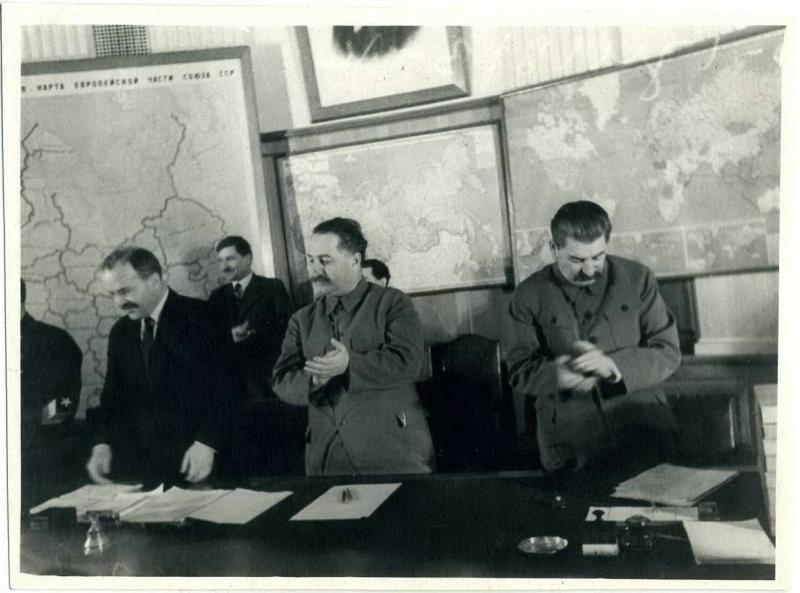 На совещании, 1930-е