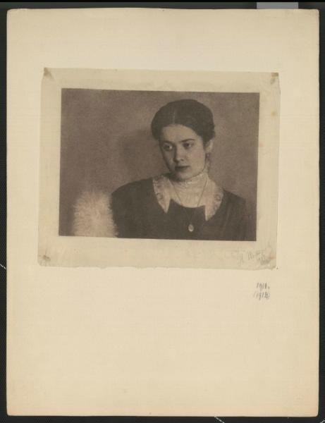 Ольга Александровна Петрова, 1910 год, Киевская губ., г. Киев. Племянница фотографа, в замужестве Красовитова.