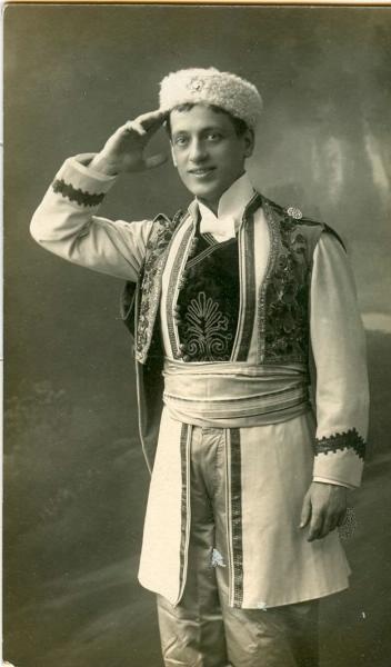 Портрет мужчины в национальном костюме, 1910-е