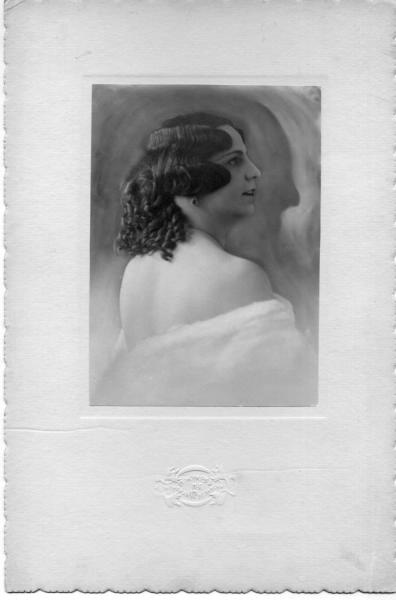 Женский портрет, 1910-е, г. Санкт-Петербург