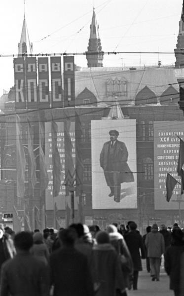 На улицах Москвы во время проведения ХХV съезда КПСС, 24 февраля 1976 - 5 марта 1976, г. Москва