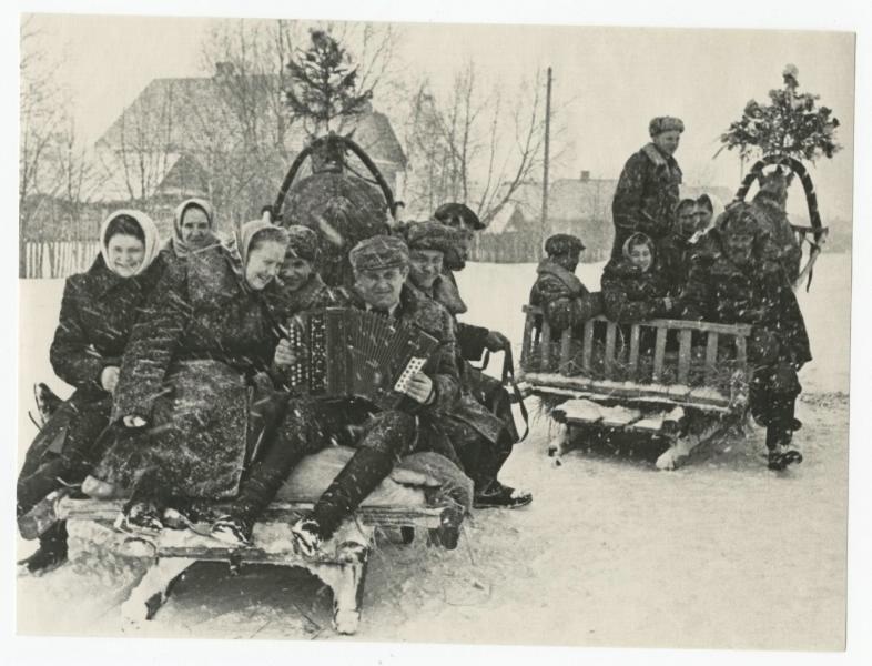 «Командировка в Белоруссию», 1954 год, Белорусская ССР. Выставка «По России на санях»&nbsp;и «А снег идет, а снег идет, и все вокруг чего-то ждет…» с этой фотографией.