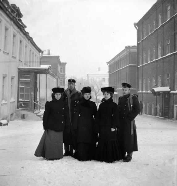 Восля, Феня, Женя, Коля и Ульяна, 1904 год. Предположительно Москва.Выставка «Рождественское настроение» с этой фотографией.&nbsp;