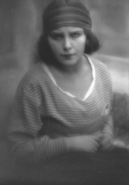 Женский портрет, 1920-е. Портрет жены фотографа Натальи Гринберг.