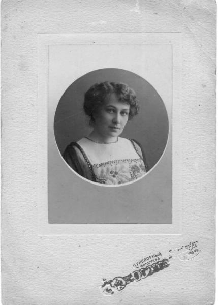 Женский портрет, 1910-е, г. Ростов