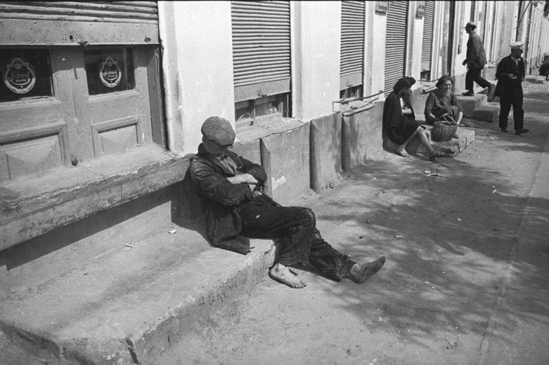 Безработный на улице, 2 августа 1940 - 31 декабря 1940, Молдавская ССР, г. Кишинев