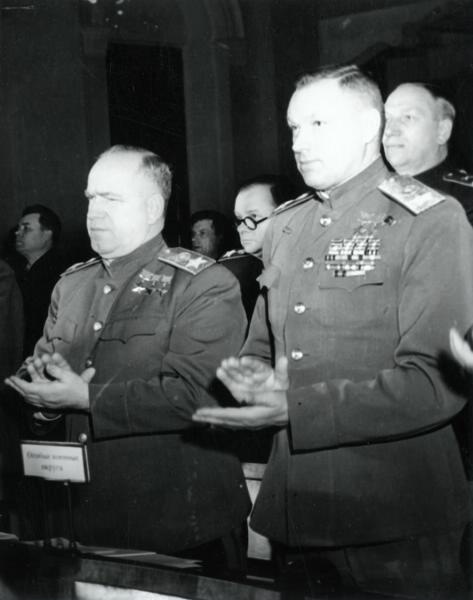 Маршалы Георгий Жуков и Константин Рокоссовский на заседании сессии 2-го созыва Верховного Совета СССР, 1946 год, г. Москва