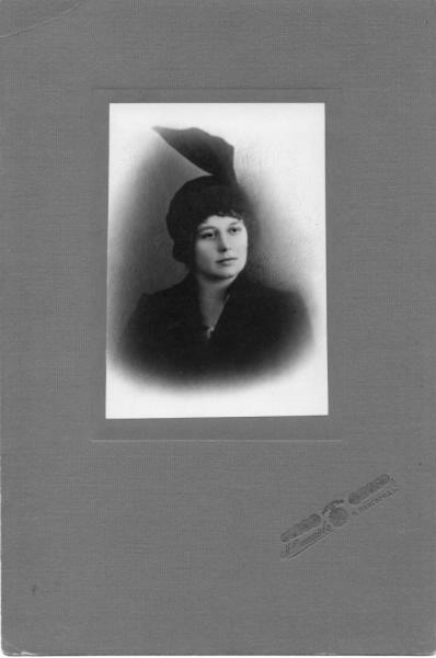 Портрет молодой женщины в шляпке, 1900-е, г. Нижний Новгород