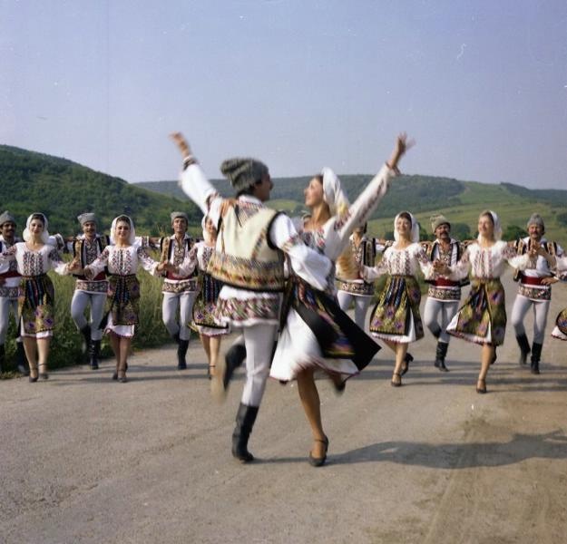 Молдавский ансамбль народной музыки и танца «Флуераш», 1985 - 1987, Молдавская ССР