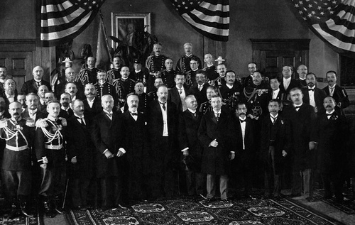 Участники русско-японских переговоров после подписания мирного договора, 23 августа 1905, США, г. Портсмут