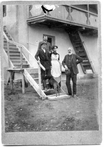Портрет на ступеньках, 1910-е